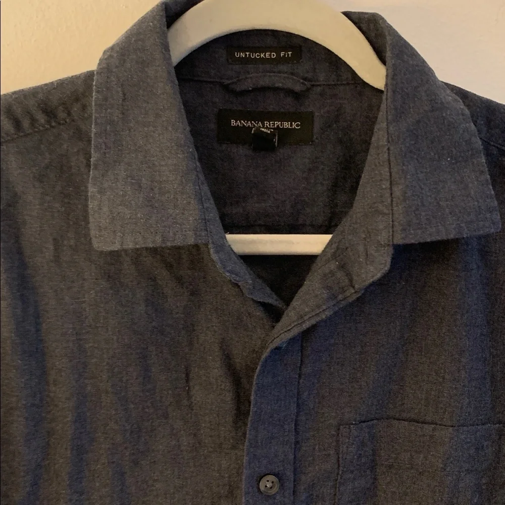 Banana Republic Men's Dark Blue Button-Down Shirt - Preloved